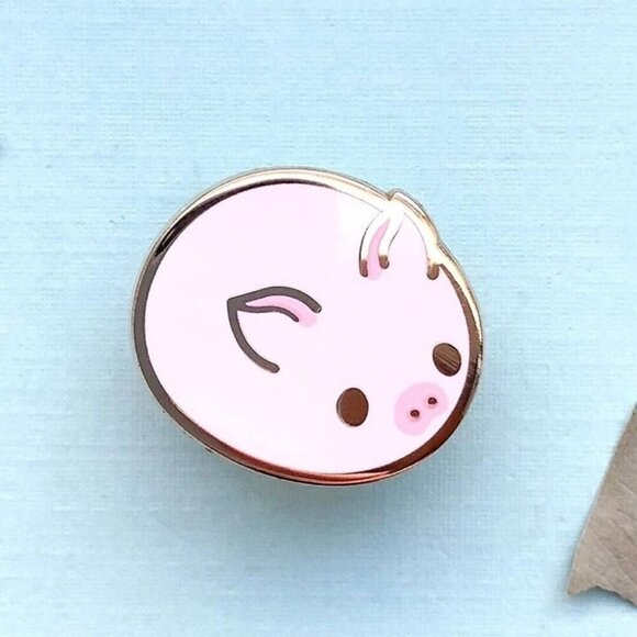Pig Bun Enamel Pin - RARE Gold Plated Kawaii Animal Jewelry & Brooch - Picture 2 of 7